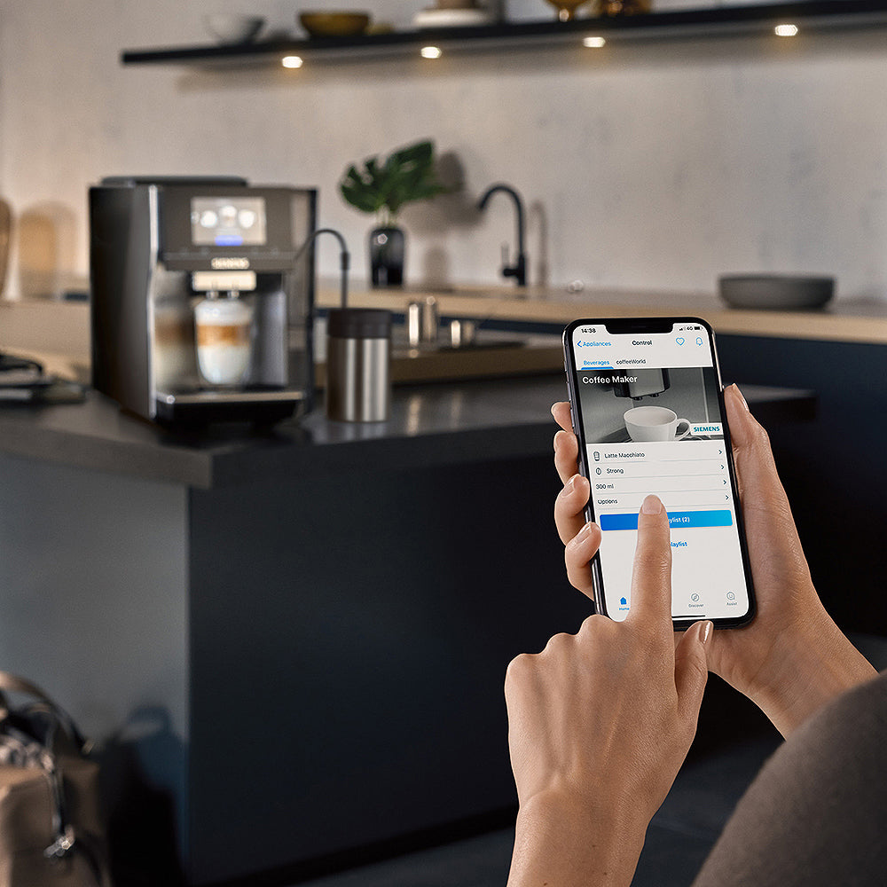 Kaffeevollautomat EQ700 classic TP715D01, intuitives 5" TFT-Display, App - Grau